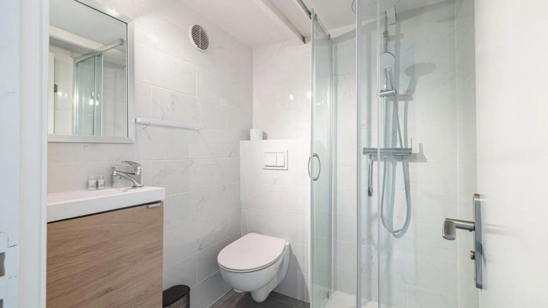 Siagre 35 - Near Main Avenue With Ac Apartment Nice 0*,  France